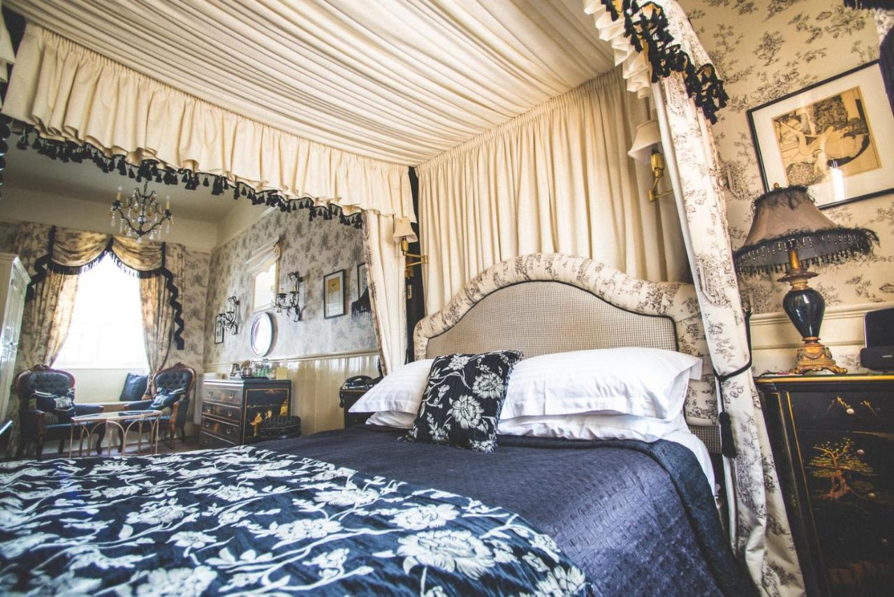 Jeakes House Bed & Breakfast Rye Exterior photo The bedroom of the hotel
