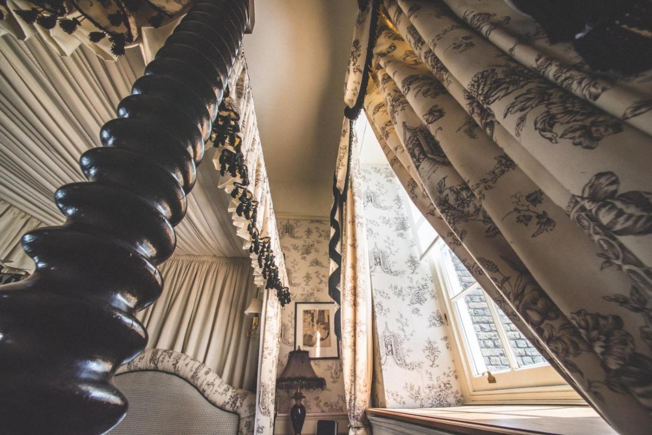 Jeakes House Bed & Breakfast Rye Exterior photo The spiral staircase