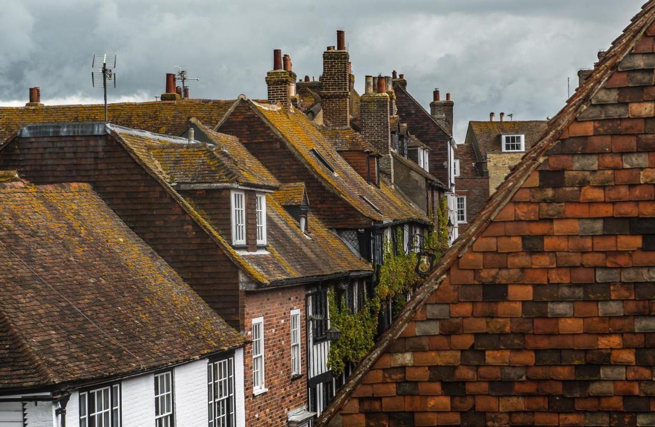 Jeakes House Bed & Breakfast Rye Exterior photo The roofs of the houses in the street