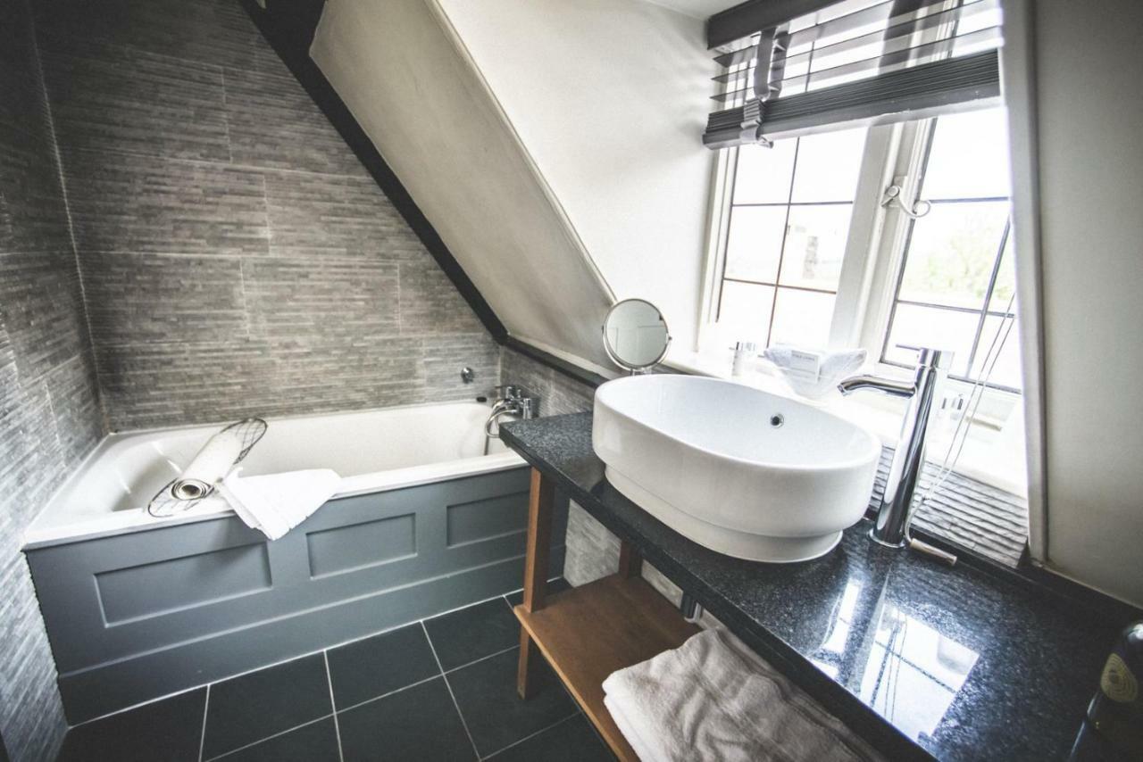 Jeakes House Bed & Breakfast Rye Exterior photo Bathroom at The Swan Hotel
