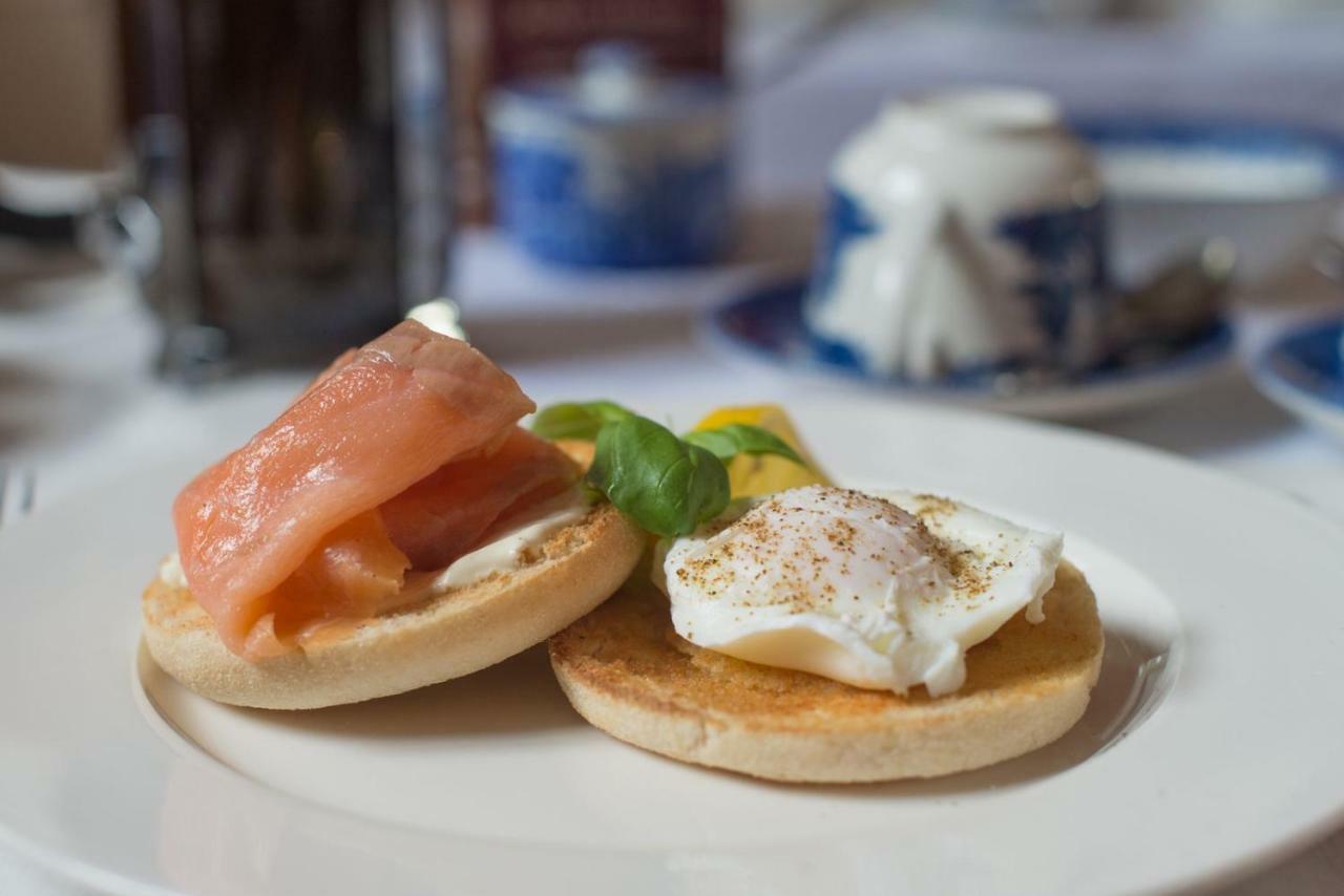 Jeakes House Bed & Breakfast Rye Exterior photo Salmon and egg on a muffin